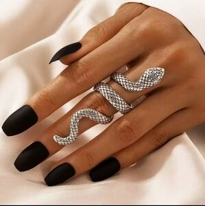 NWT Elegant Silver Snake Ring for Reptile Lovers